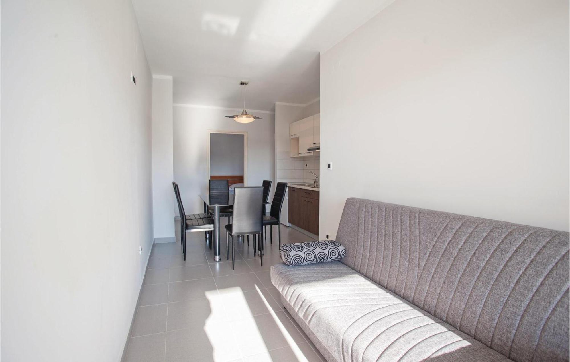 Beautiful Apartment In Pinezici With Wifi Kültér fotó