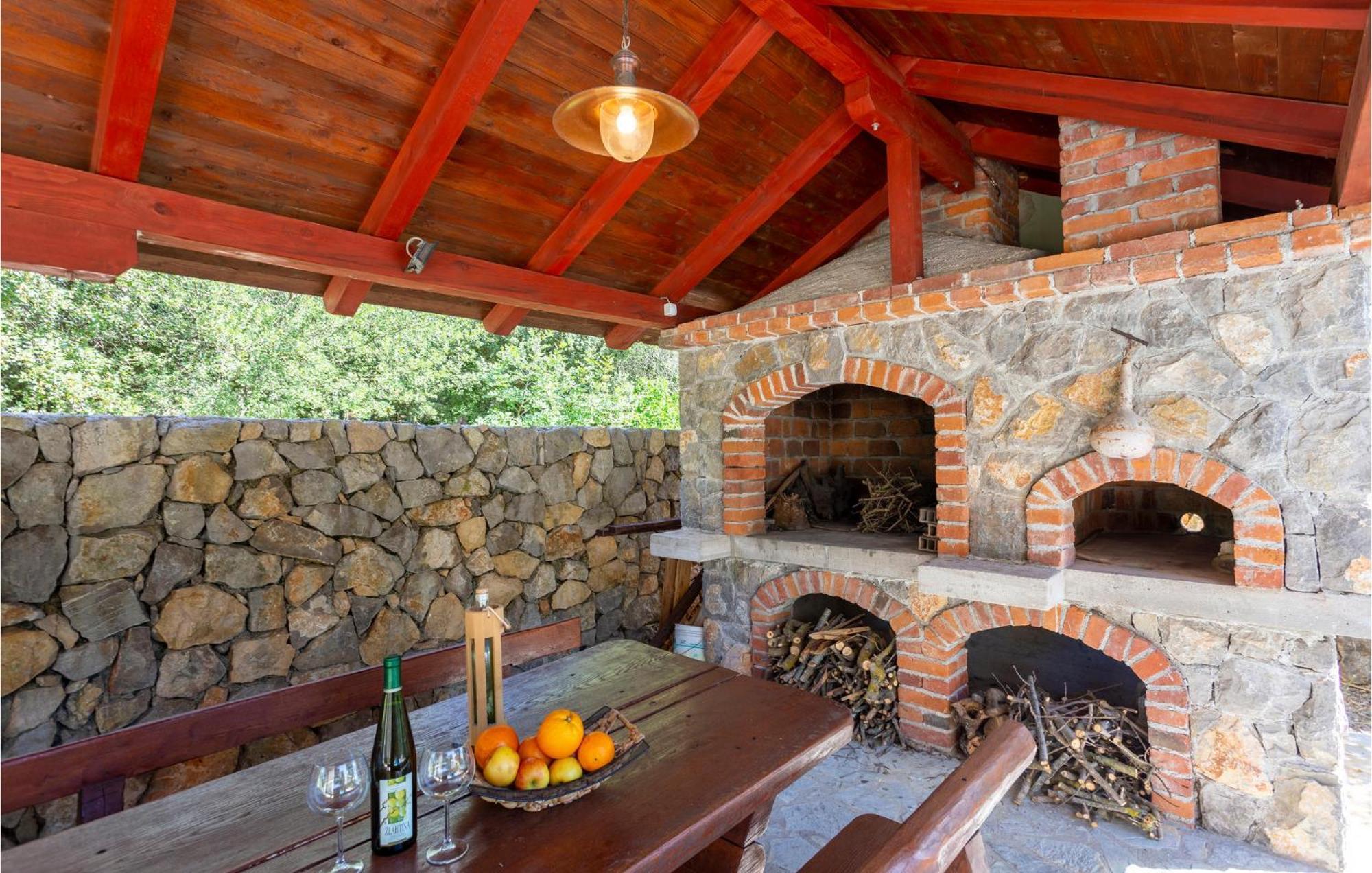 Beautiful Apartment In Pinezici With Wifi Kültér fotó